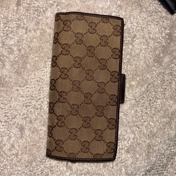 Gucci Tan and Brown Monogram Clutch - Picture 2 of 5